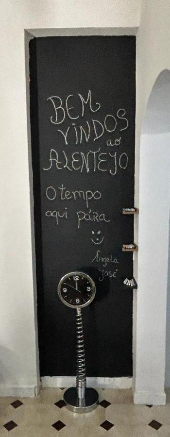 Mouradia * Moura